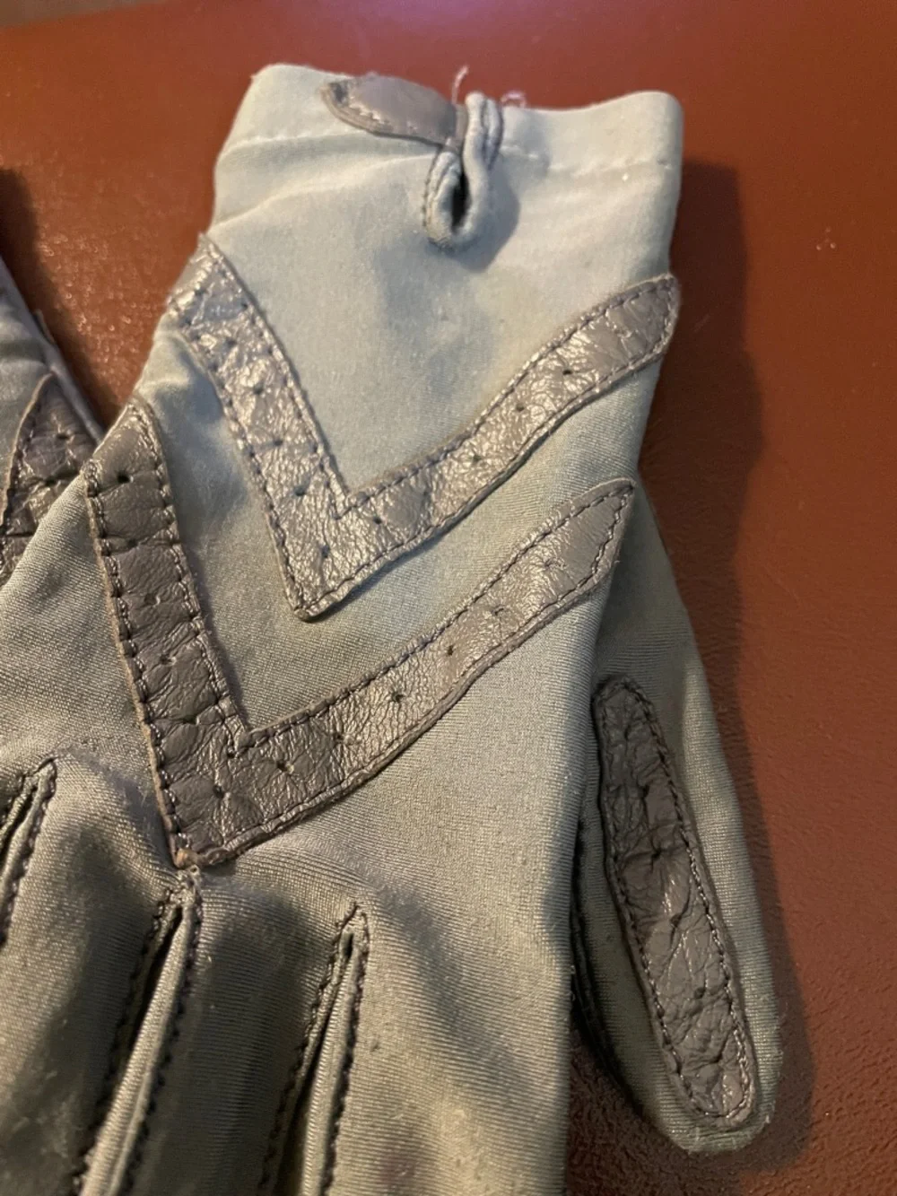 VTG Isotoner By Aris Nylon Leather Trim Gray Gloves One Size